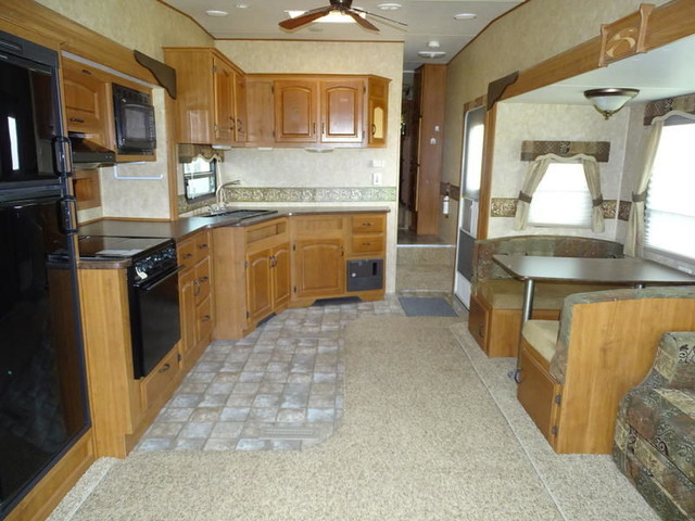 2010 CrossRoads 30SK in Travel Trailers & Campers in Saskatoon - Image 4