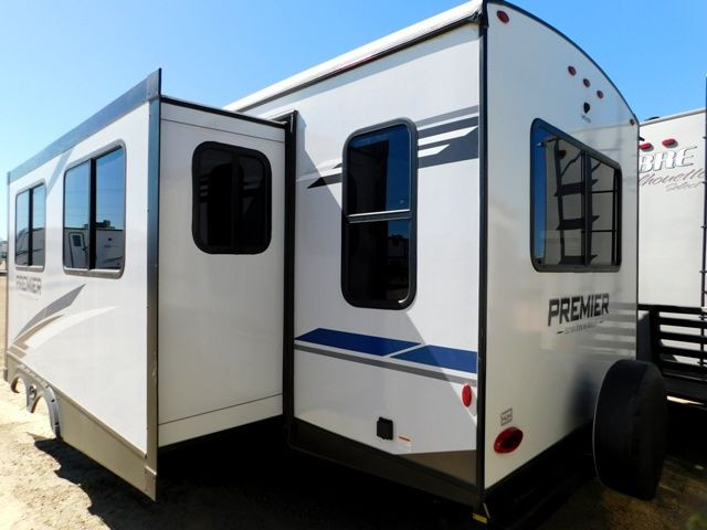 2022 PREMIER 30RIPR in Travel Trailers & Campers in Edmonton - Image 4