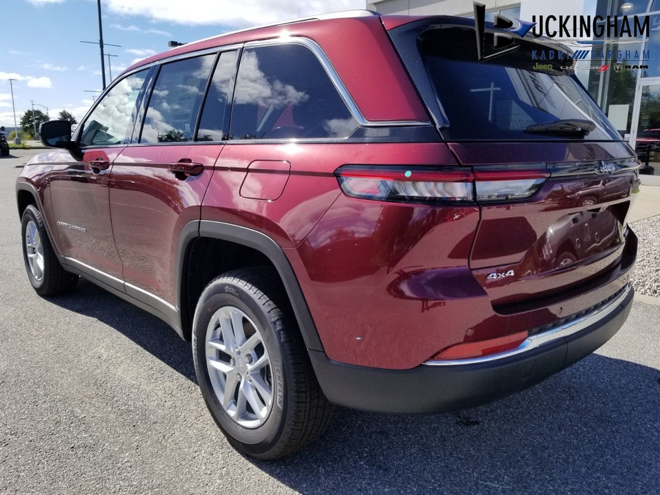 2022 Jeep Grand Cherokee LAREDO