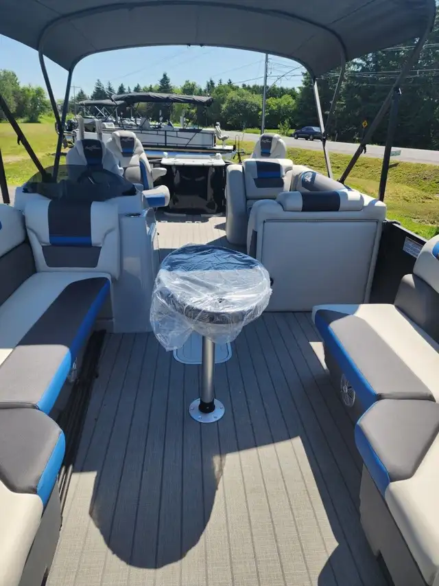 2023 Sunchaser Geneva Sport 23 Complete Fishing Pontoon Package in Powerboats & Motorboats in Ottawa - Image 7