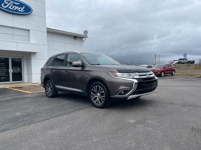  2018 Mitsubishi Outlander SE in Cars & Trucks in Saint John - Image 3