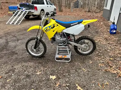 APPLY NOW: https://www.ridecollective.ca/get-pre-approved The 2023 SUZUKI RM85 is a youth motocross...