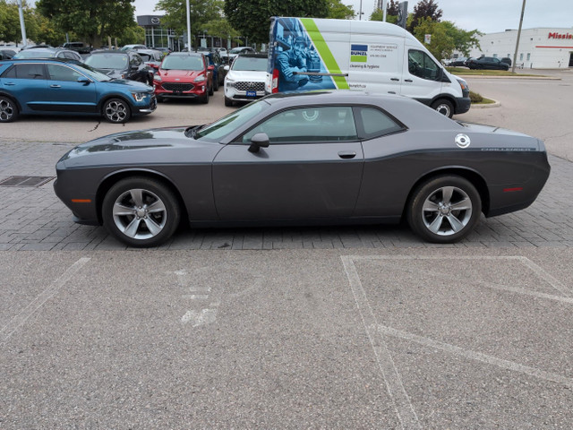 2015 Dodge Challenger 2dr Cpe SXT *Ultra Low Km* in Cars & Trucks in City of Toronto - Image 4