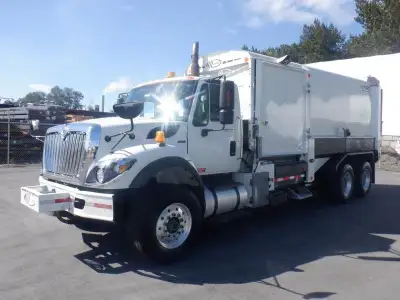 2008 International 7400 Garbage Truck Air Brakes Diesel, 9.3L, 2 door, automatic, 6X4, cruise contro...