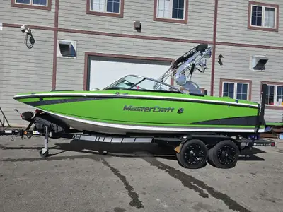 296 hours Length of Boat..........................21’8” Width Amidship..........................96”...