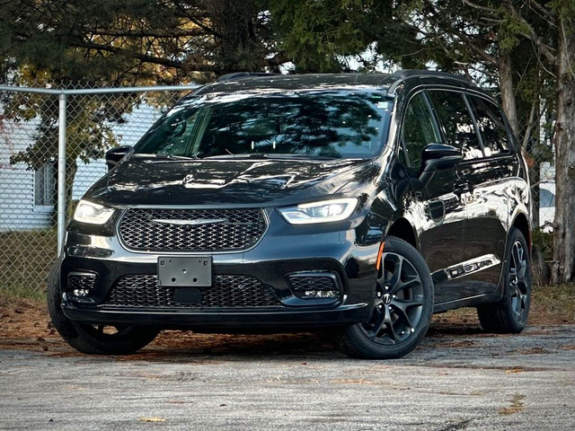  2023 Chrysler Pacifica TOURING L AWD | DEMO | 4.99% RATE UP TO  in Cars & Trucks in Kitchener / Waterloo - Image 2