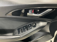 // VÉHICULE DISPONIBLE CHEZ AUTOSTUDIO 72 À MIRABEL //La Mazda Mazda3 2016 version GT 2.5L MANUELLE... (image 8)
