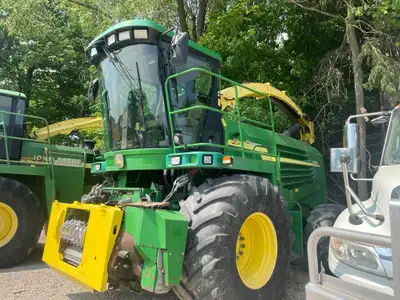 2005 John Deere 7300 4WD Forage Harvester, 4900 engine hours, 3600 drum hours, KP rolls, 48 knife dr...