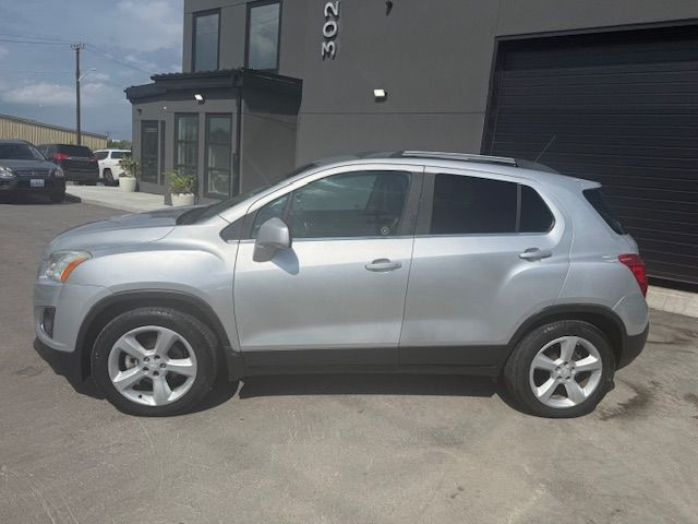 2015 CHEVROLET TRAX LTZ - LEATHER SEATS - B/U CAMERA - SUNROOF in Cars & Trucks in Winnipeg - Image 2