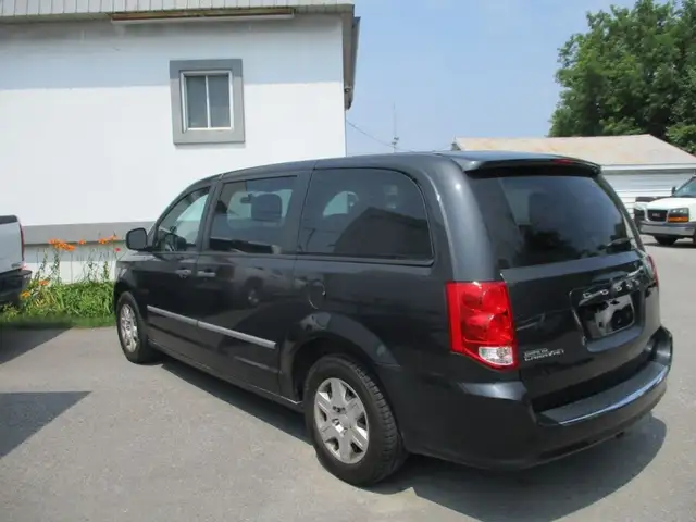 2012 Dodge Grand Caravan SE 7 places 93 738 km financement maiso in Cars & Trucks in Laval / North Shore - Image 11