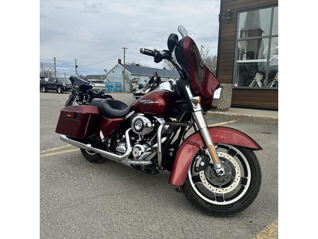 2009 Harley-Davidson STREET GLIDE 1584 in Sport Touring in Ottawa - Image 3