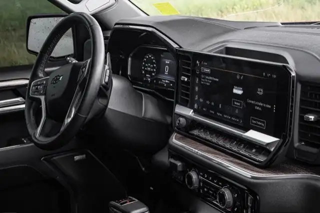 2023 Chevrolet Silverado 1500 RST CREWCAB 4X4 LEATHER dans Autos et camions dans Comté de Strathcona - Image 14