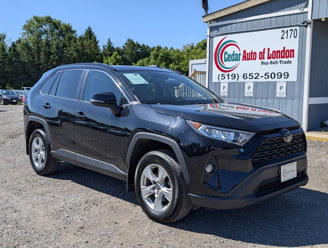 2021 Toyota RAV4 XLE AWD| Sunroof in Cars & Trucks in London - Image 2