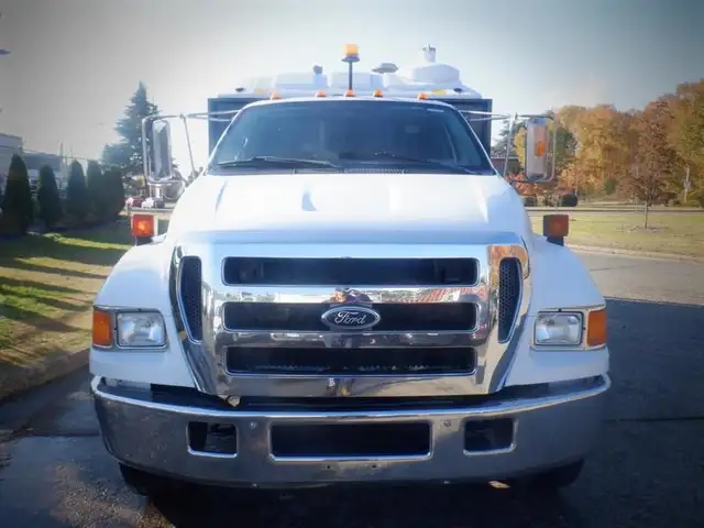 2006 ford F-650 Vacuum Truck 2WD Diesel in Heavy Trucks in Richmond - Image 4