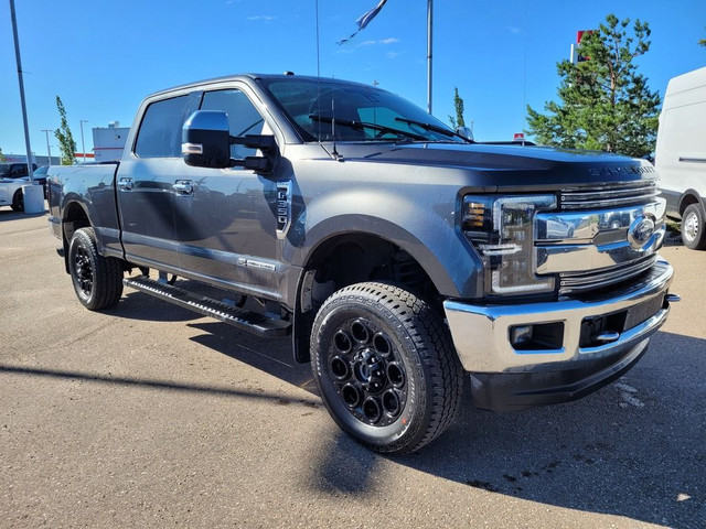2017 Ford F-350 SUPER DUTY LARIAT | ULTIMATE PACKAGE | DIESEL in Cars & Trucks in Strathcona County - Image 3