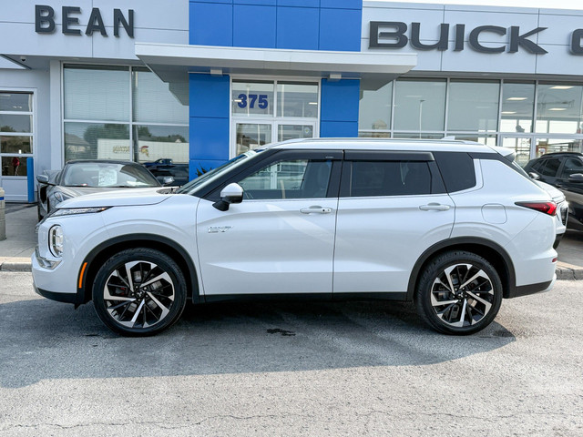 2023 Mitsubishi Outlander Plug-In Hybrid SEL 2.4L 4 CYL WITH... in Cars & Trucks in Ottawa - Image 2