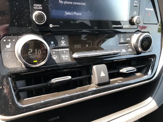 2022 Toyota Highlander XLE AWD in Cars & Trucks in Belleville - Image 28