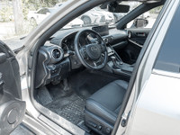 One owner, leased vehicle, full service history, clean Carfax. LOW kms!Luxury package. dometer is 25... (image 7)