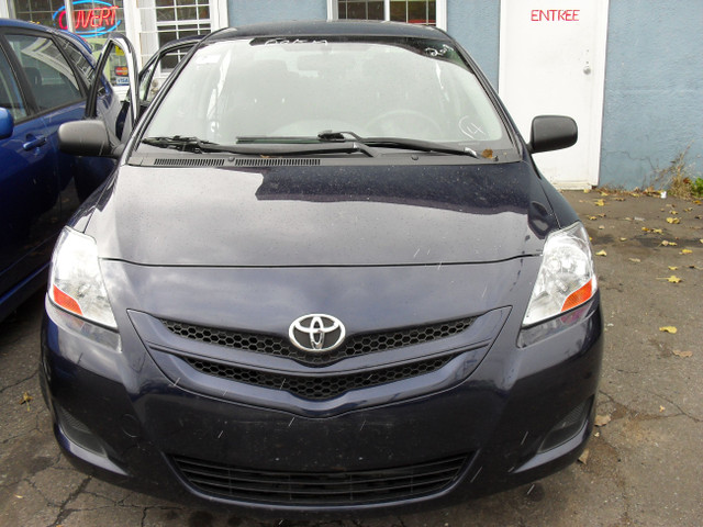 2010 Toyota Yaris sedan low km dans Autos et camions  à Ville de Montréal - Image 3