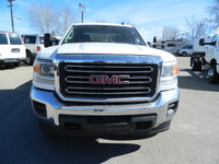 2015 GMC SLE DURAMAX DIESEL 3500 H/D (¾ TON ) 4x4, Automatic transmission ,Cruise control,Tilt steer... (image 4)