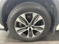 All Services Completed, One Owner verified, Don Valley North Toyota Original, Bought and Serviced He... (image 9)