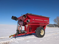 J&M Manufacturing 875 Bushel S/A Grain Cart