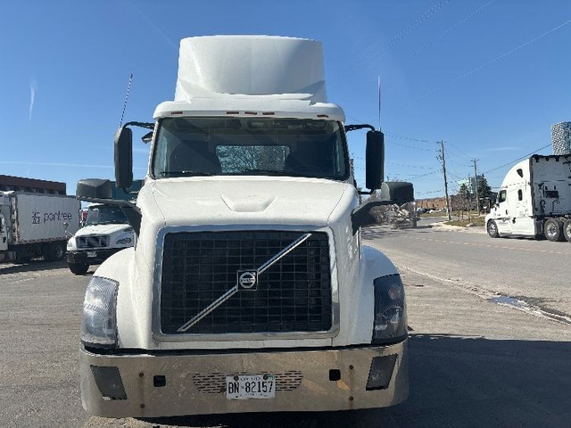 2018 Volvo VNL64300 in Heavy Trucks in Mississauga / Peel Region - Image 2