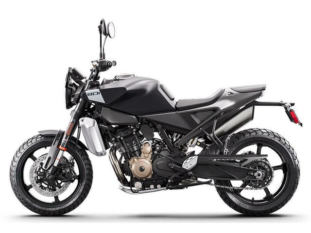 2025 Husqvarna SVARTPILEN 801 dans Motos sport  à Granby - Image 3