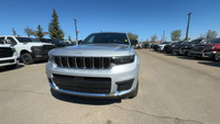 This Jeep Grand Cherokee L is equipped with: Capri Leatherette Seats, Heated front seats, Heated rea... (image 6)