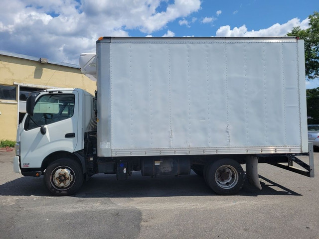 2015 Hino 195 Boite 14 Pied Refrigerer $241/Semaine in Cars & Trucks in City of Montréal - Image 2