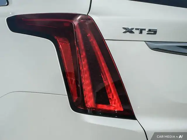 2021 Cadillac XT5 AWD Premium Luxury | Sunroof | Lane Keep in Cars & Trucks in Windsor Region - Image 16