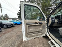 The Ford F-350 Super Duty one-ton pickup has been redesigned for 2008. Under the skin, a number of m... (image 9)