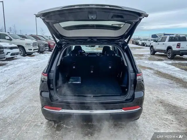 2022 Jeep Grand Cherokee 4xe | Leather | Luxury Tech | dans Autos et camions dans Grande Prairie - Image 13