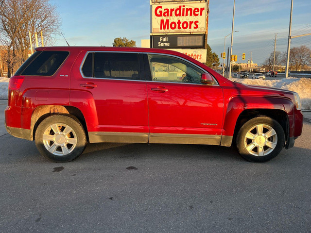 2011 GMC Terrain SLE-1 Front-wheel Drive Sport Utility Automatic in Cars & Trucks in Mississauga / Peel Region - Image 3