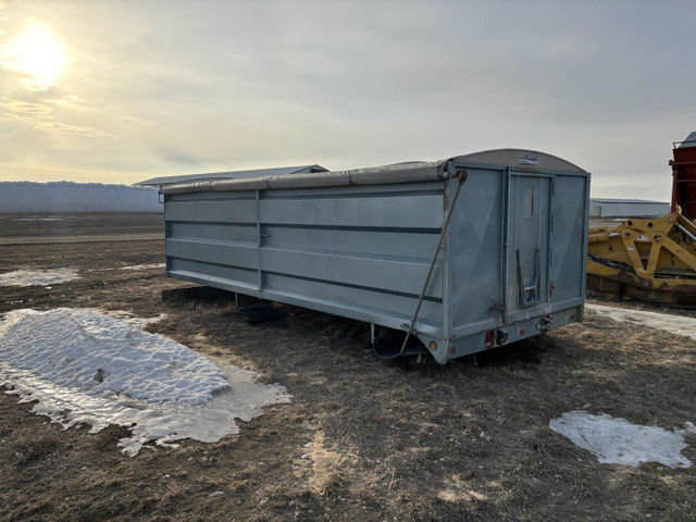 Custom Built 20 Ft Grain Box in Farming Equipment in Regina - Image 4