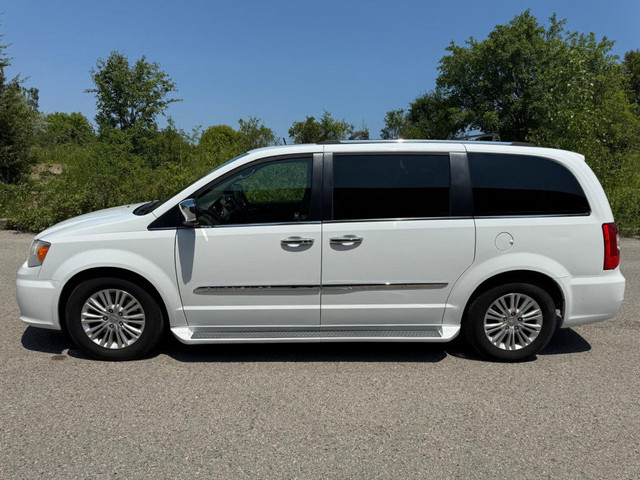 2014 Chrysler Town & Country LIMITED | CLEAN CARFAX | TAN INTERI in Cars & Trucks in Oshawa / Durham Region - Image 3