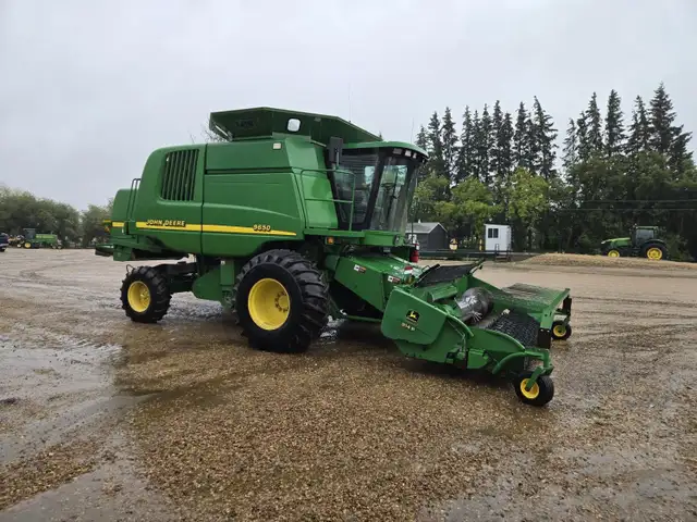 2000 John Deere Combine 9650 in Farming Equipment in Kamloops - Image 8