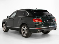 This beautiful 2019 Bentley Bentayga V8 is a local Ontario vehicle with a clean CARFAX report. A per... (image 3)