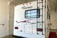 The 2009 Coachmen Freelander 2100CB is a versatile and compact Class C motorhome, designed for trave... (image 5)