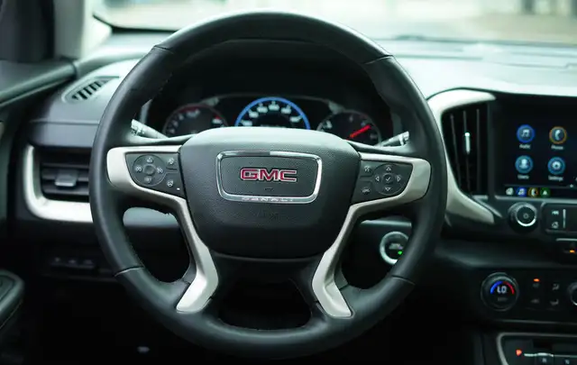 2024 GMC Terrain Denali AWD, Sunroof, Navigation. dans Autos et camions dans Région d’Oakville/Halton - Image 16