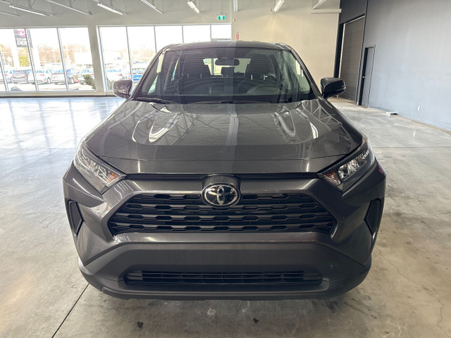 2024 Toyota RAV4 LE AWD GRIS SIÈGES CHAUFFANTS CAMÉRA DE RECUL in Cars & Trucks in Saint-Jean-sur-Richelieu - Image 4