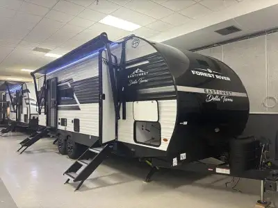 Della Terra DET251RD The perfect couples trailer! This half-ton towable travel trailer measures unde...
