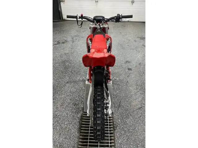 2025 GASGAS MC-E 5 in Dirt Bikes & Motocross in Granby - Image 4