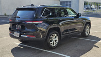 Check out this sleek 2023 Jeep Grand Cherokee Limited! With Apple Carplay, a backup camera, and styl... (image 4)