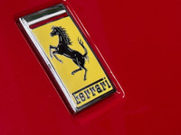 Laissez-nous vous présenter une icône moderne de l’élégance italienne : la Ferrari Roma Spider 2024,... (image 3)