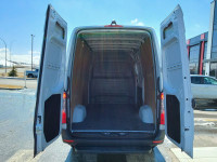 3.0L V6 Diesel, Cargo Partition, Twin Front Passenger Seats, Leatherettle Upholstery, Floor Covering... (image 5)