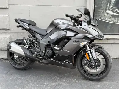 2021 Ninja 1000 SX SE with 33,737 kms and Kawasaki KPP warranty until July 22/26. INCLUDES: complete...