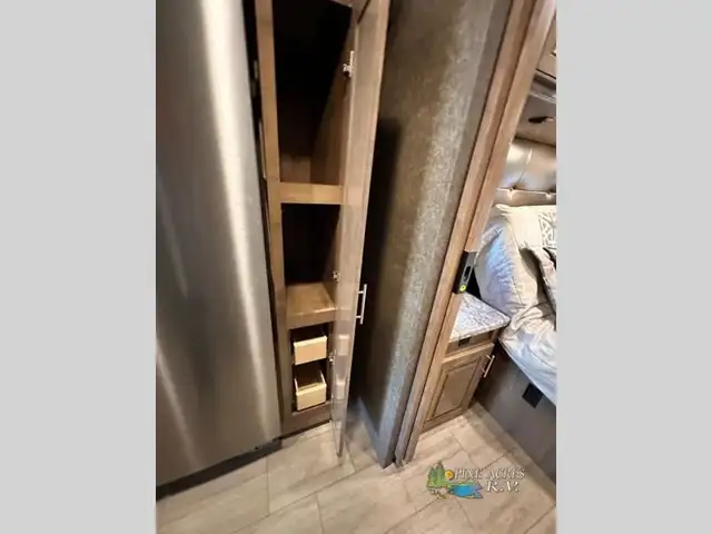 2020 Thor Motor Coach Challenger 37YT Washer & Dryer 12 k Miles in RVs & Motorhomes in Moncton - Image 20