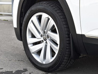 Experience the power and elegance of the 2021 Volkswagen Atlas Highline in a stunning white finish w... (image 7)