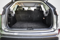 This 2023 Ford Edge is for sale today. This SUV has 81,000 kms. It's grey in colour . It has a 8 spe... (image 7)